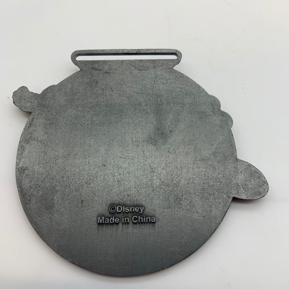 Disney Walt Disney World Mickey & Pluto 5K January 2018 Pewter Medal - Picture 6 of 9